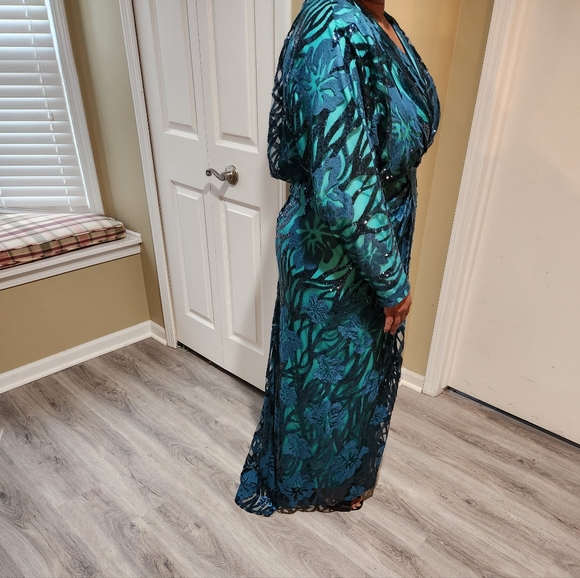 TADASHI SHOJI Elegant Peacock Blue/Green Sequin Dress - Picture 15 of 17